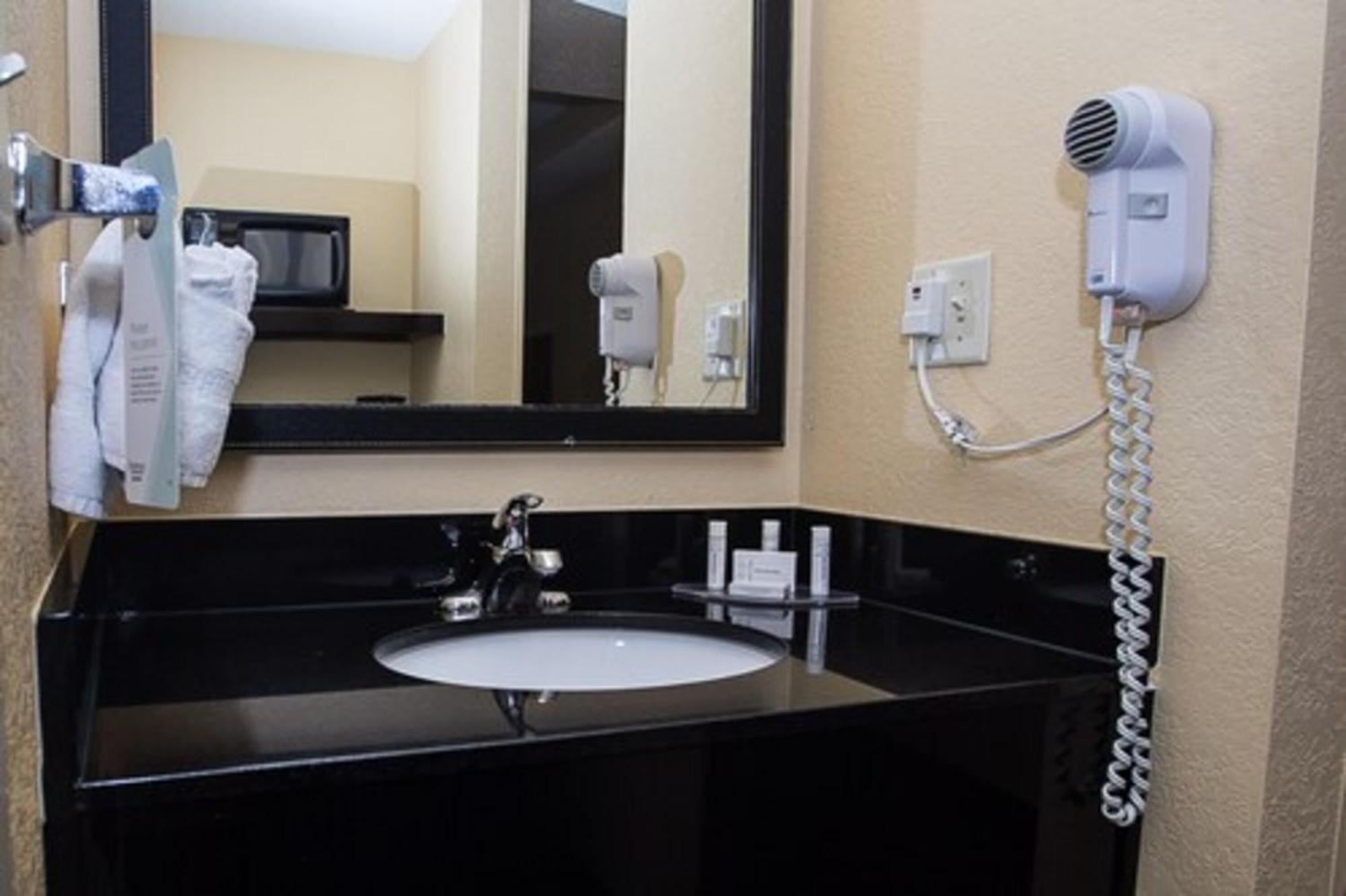 Fairfield Inn & Suites By Marriott Boston מילפורד מראה חיצוני תמונה